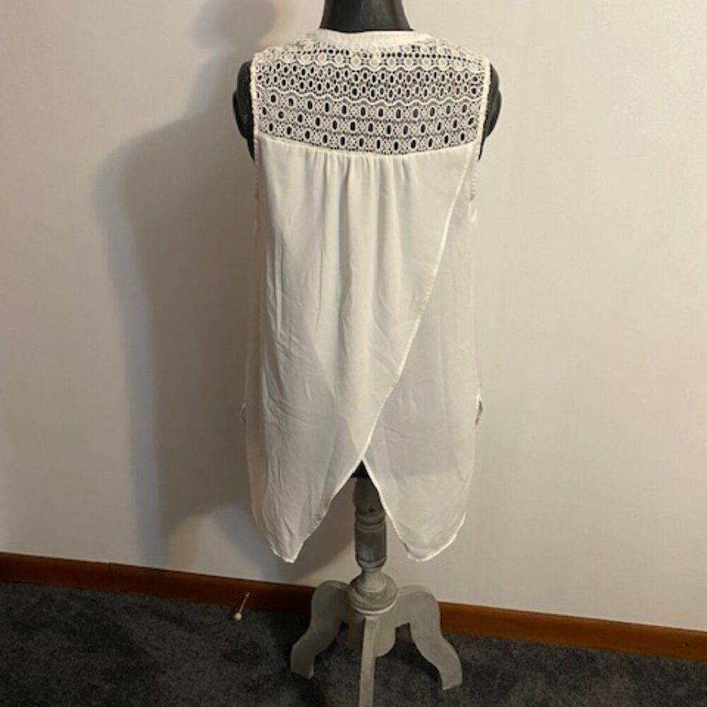 Daniel Rainn White Round Split Neck Split Back Cr… - image 3